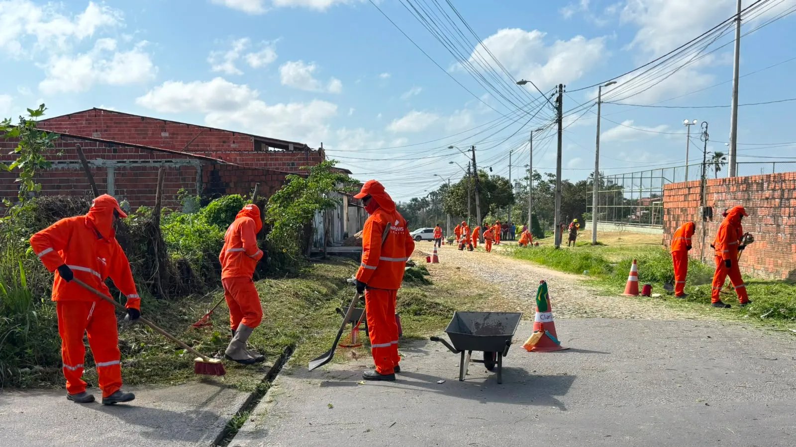 Prefeitura executa ação integrada de limpeza e combate à dengue no Loteamento Paraíso Verde, no Siqu